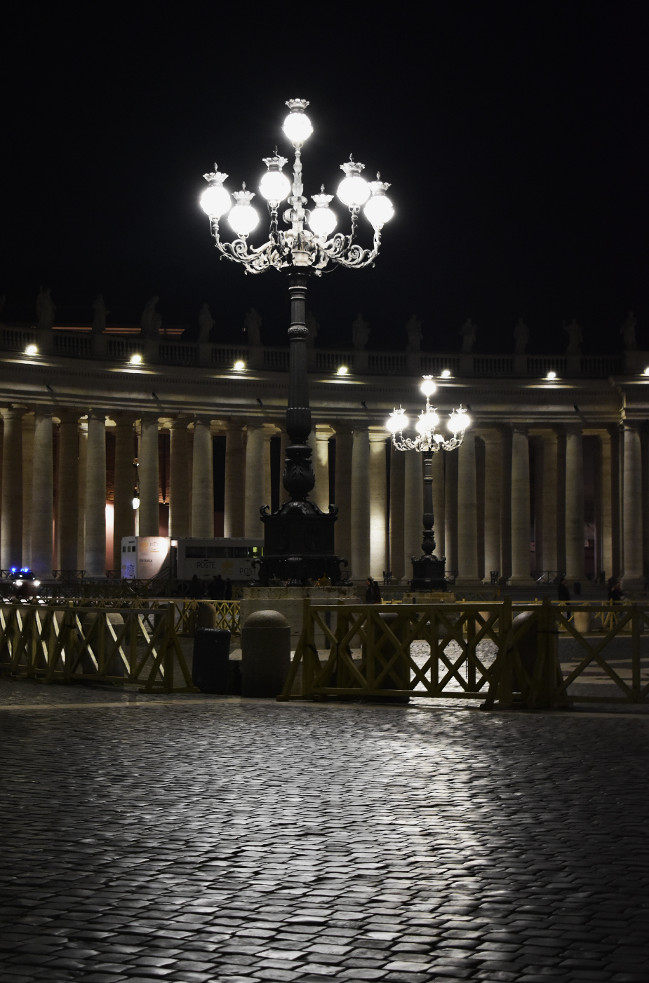 Piazza San Pietro di notte