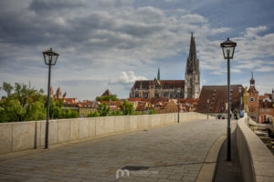 Regensbuirg-st-peter-cathedral-old-stone-bridge