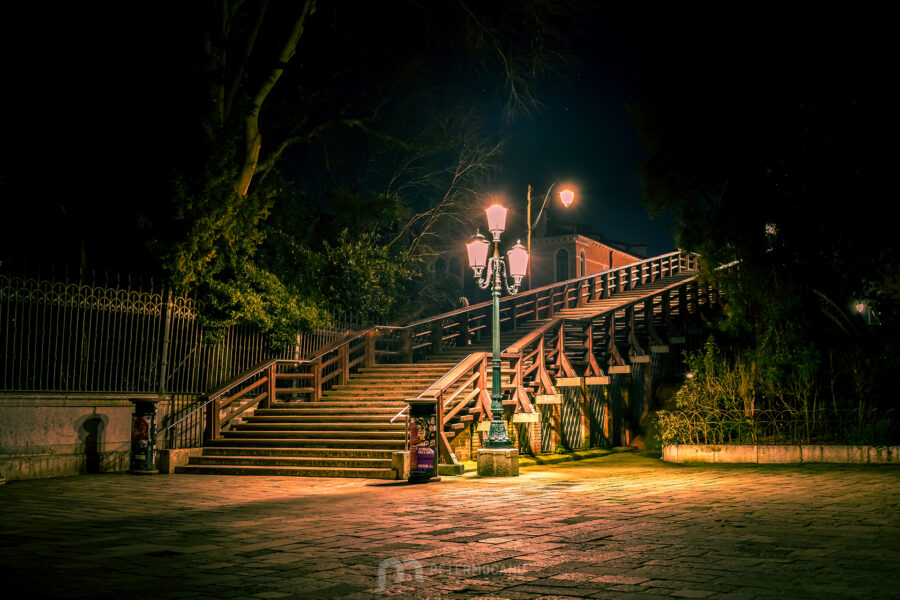 venice-art-night-photography-bridge-canals-architecture